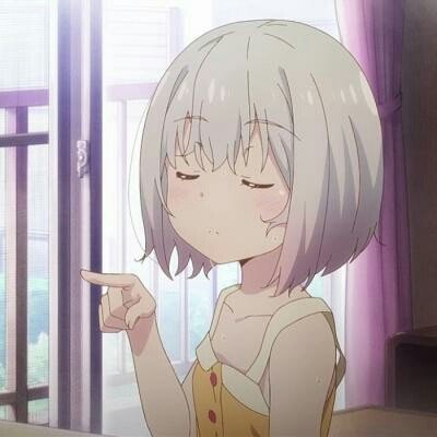 大爷穿着自己编织的蓑衣卖樱桃